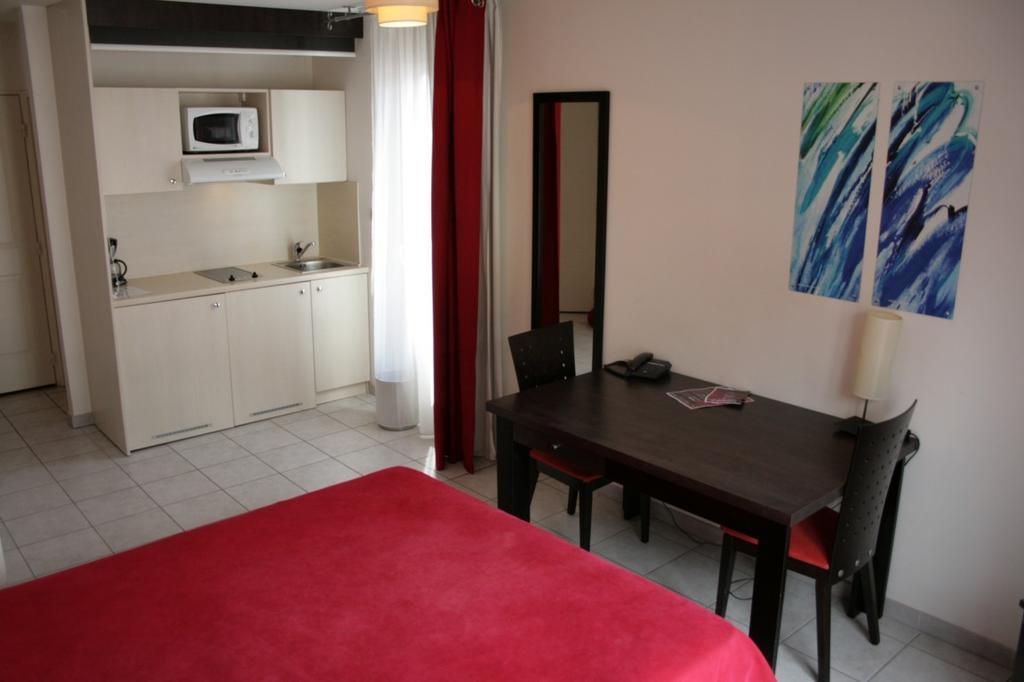 Le Chateau Des Artistes Cannes Kamer foto